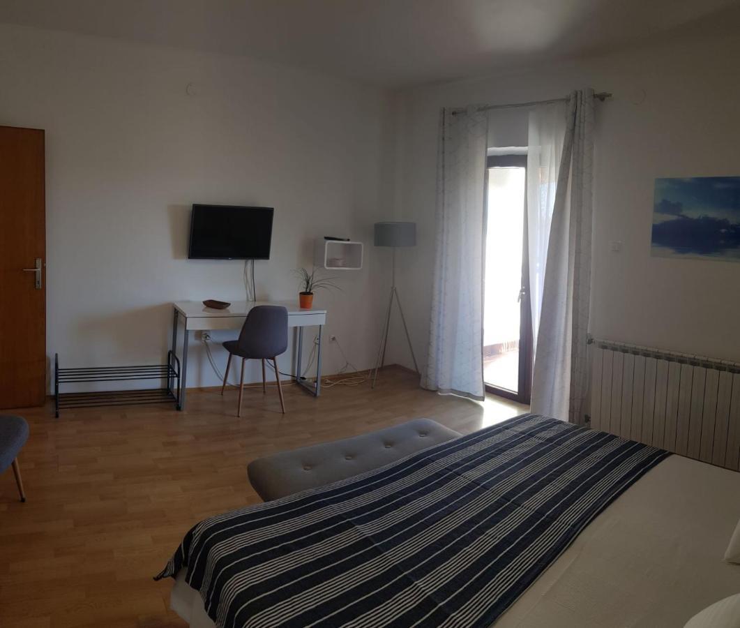 Apartments & Rooms Tom Medulin Bagian luar foto