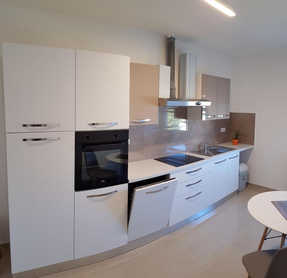 Apartments & Rooms Tom Medulin Bagian luar foto