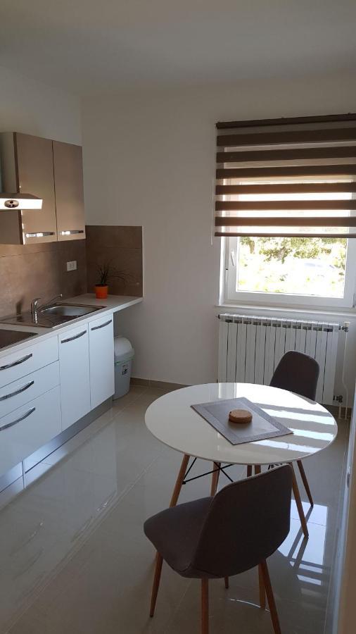 Apartments & Rooms Tom Medulin Bagian luar foto