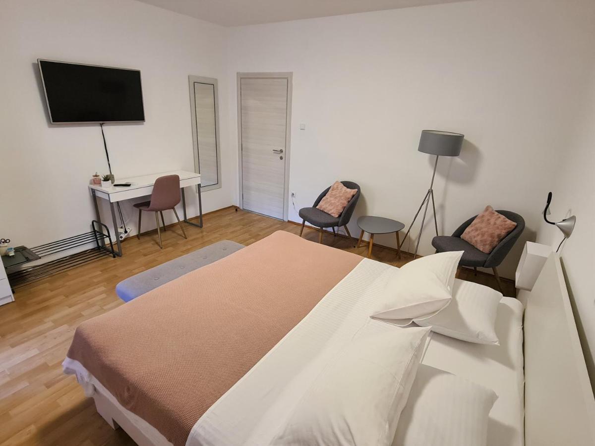 Apartments & Rooms Tom Medulin Bagian luar foto