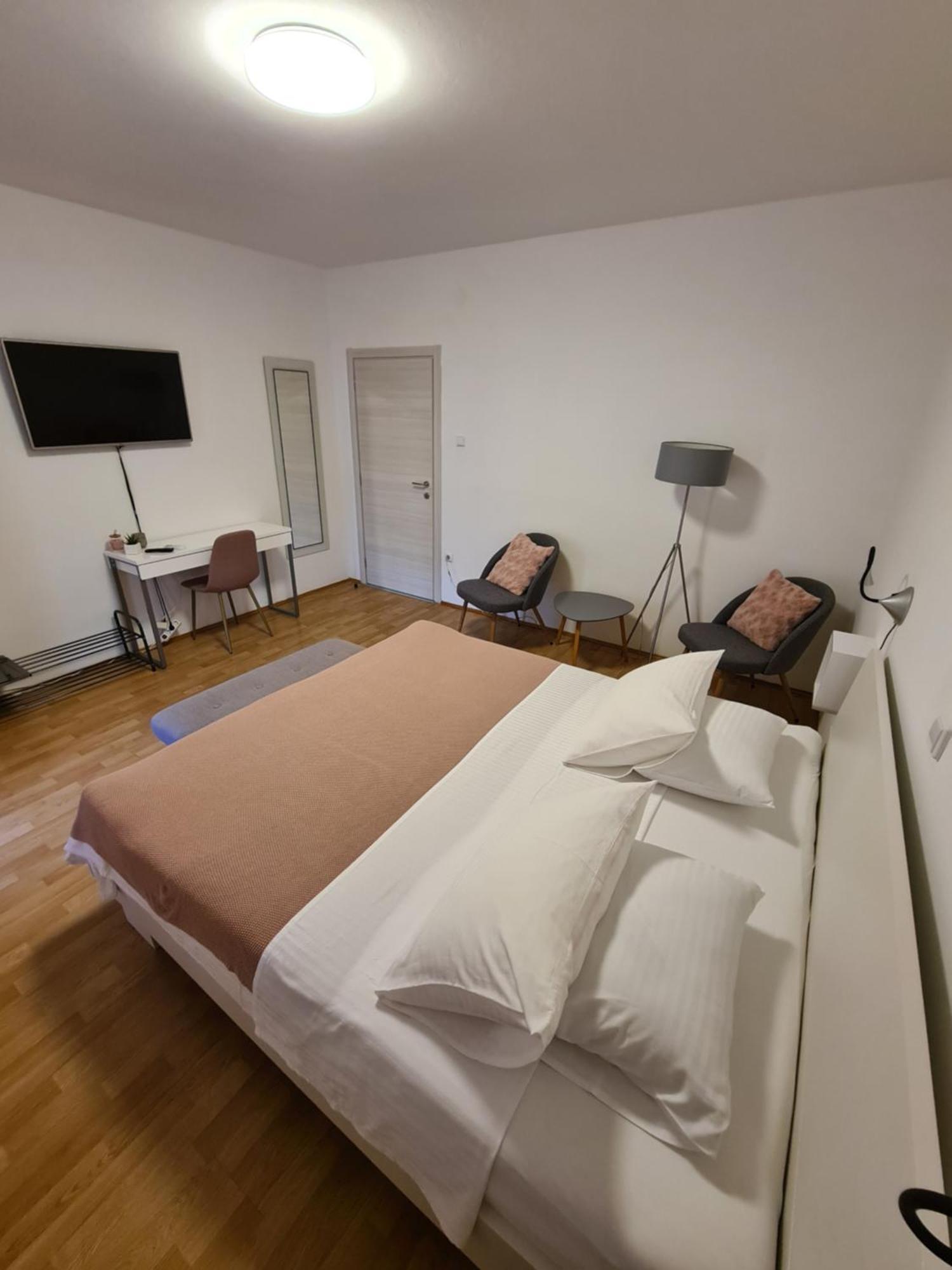 Apartments & Rooms Tom Medulin Bagian luar foto