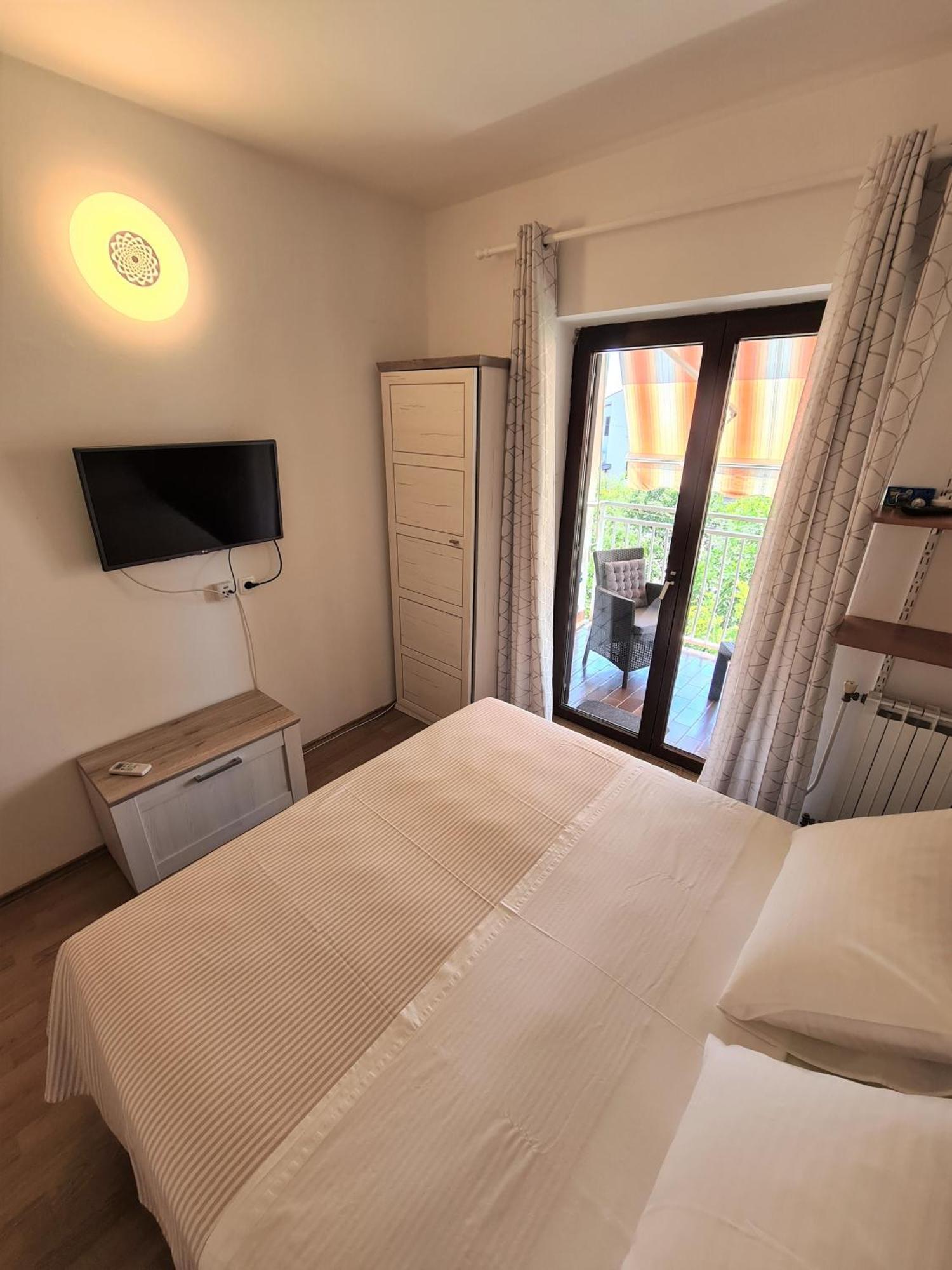 Apartments & Rooms Tom Medulin Bagian luar foto